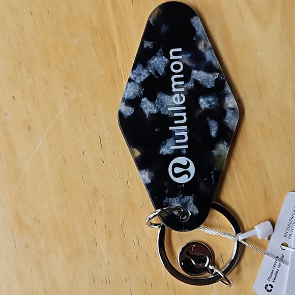 LULULEMON KEYRING - Picture 10 of 10